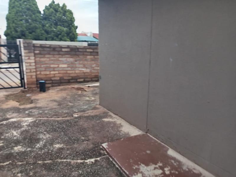 To Let 3 Bedroom Property for Rent in Protea Glen Gauteng