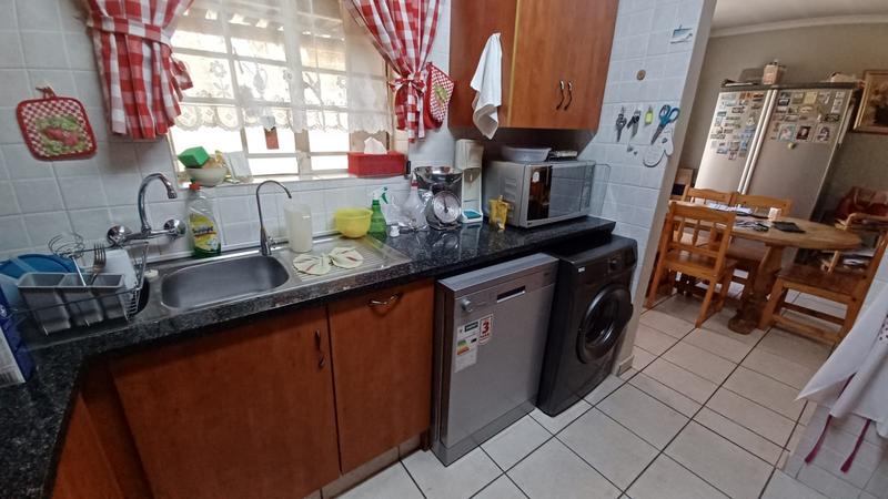 2 Bedroom Property for Sale in Annlin Gauteng