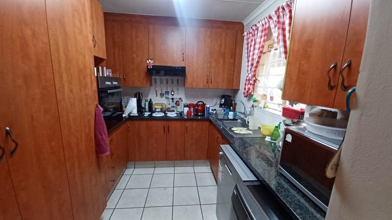 2 Bedroom Property for Sale in Annlin Gauteng