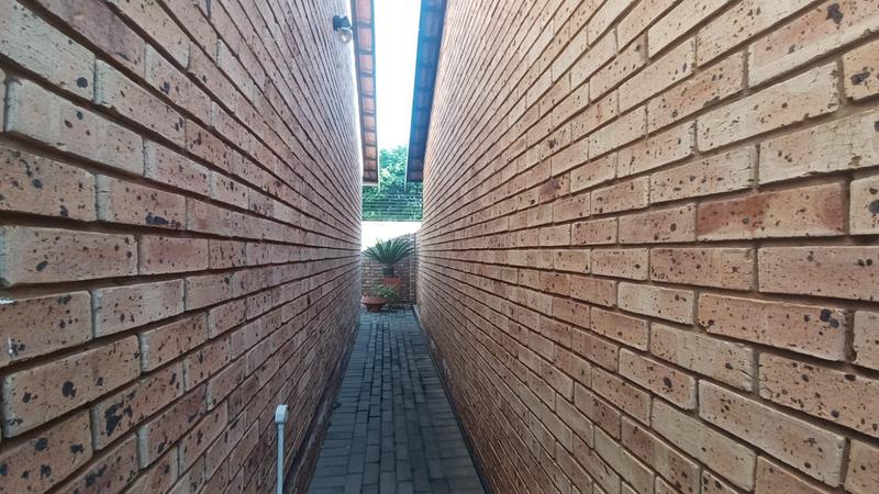 2 Bedroom Property for Sale in Annlin Gauteng