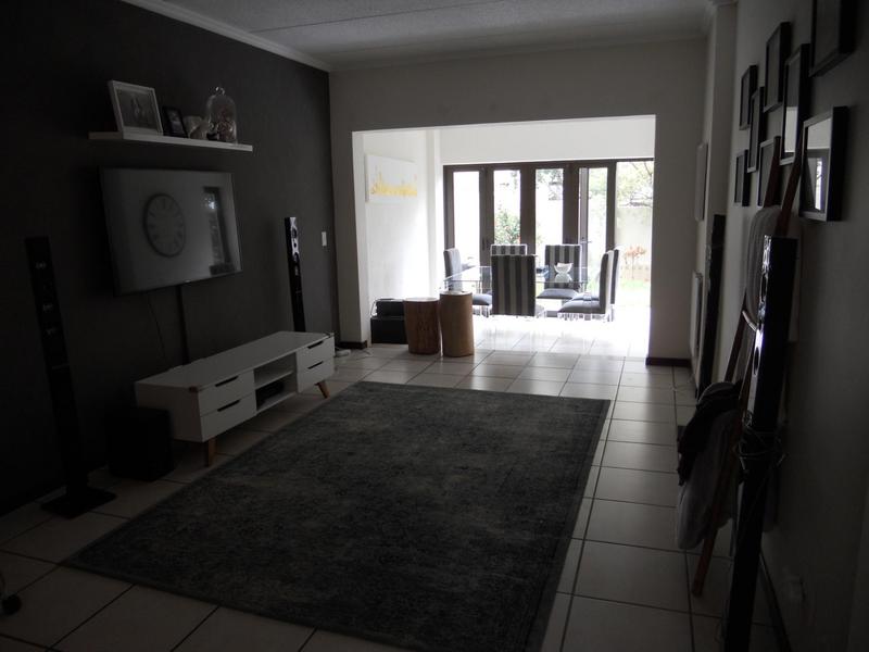 To Let 2 Bedroom Property for Rent in Bryanston Gauteng