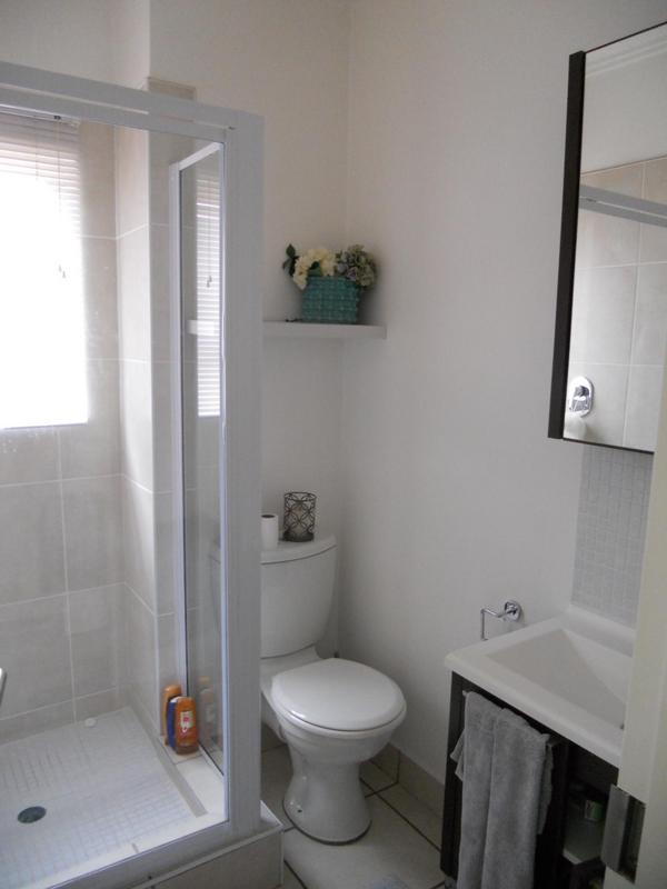 To Let 2 Bedroom Property for Rent in Bryanston Gauteng
