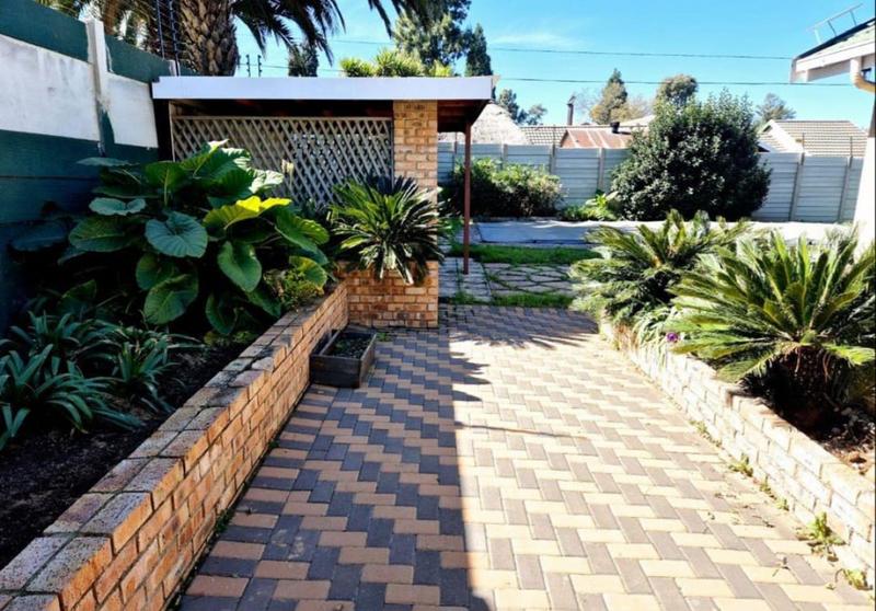 3 Bedroom Property for Sale in Brackendowns Gauteng