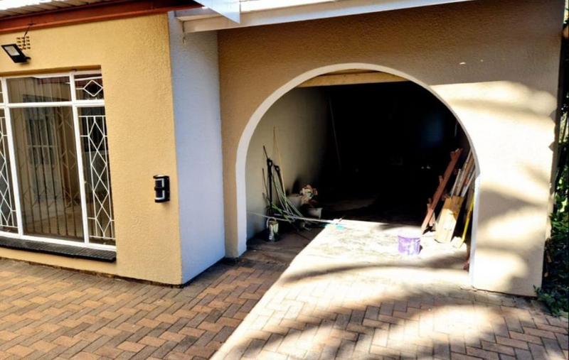 3 Bedroom Property for Sale in Brackendowns Gauteng