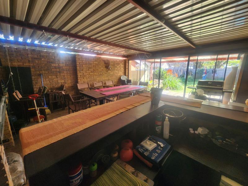4 Bedroom Property for Sale in Brackendowns Gauteng