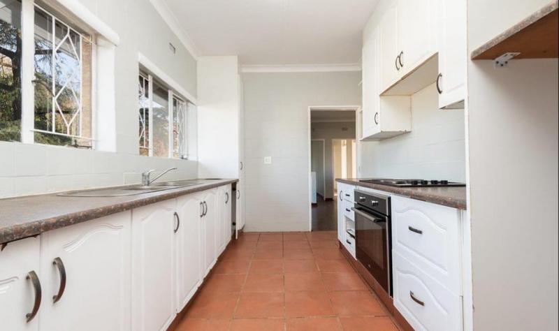 6 Bedroom Property for Sale in Brackenhurst Gauteng