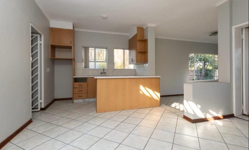 6 Bedroom Property for Sale in Brackenhurst Gauteng