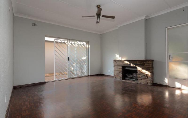 6 Bedroom Property for Sale in Brackenhurst Gauteng