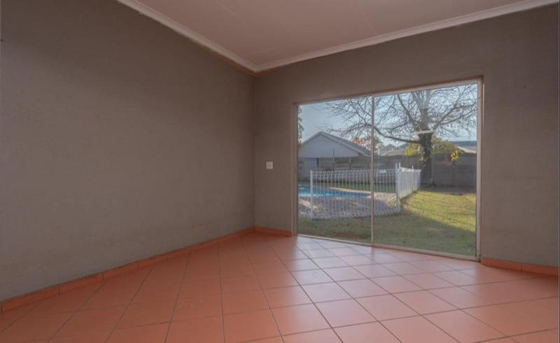 6 Bedroom Property for Sale in Brackenhurst Gauteng