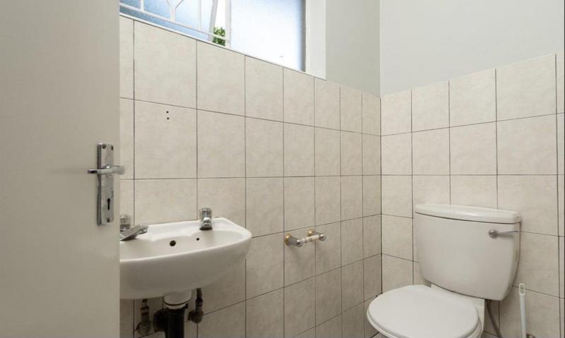 6 Bedroom Property for Sale in Brackenhurst Gauteng
