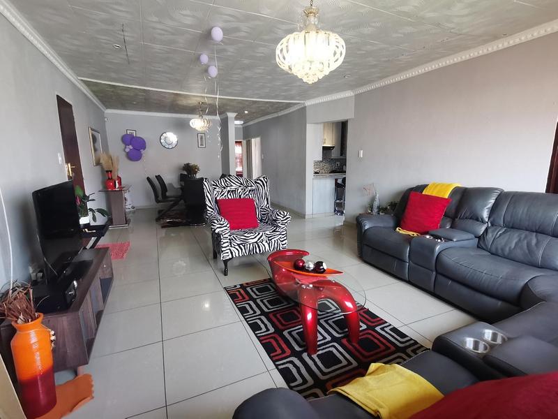 To Let 4 Bedroom Property for Rent in Vosloorus Ext 25 Gauteng