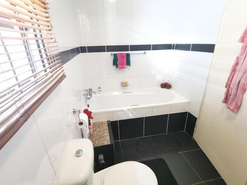To Let 4 Bedroom Property for Rent in Vosloorus Ext 25 Gauteng