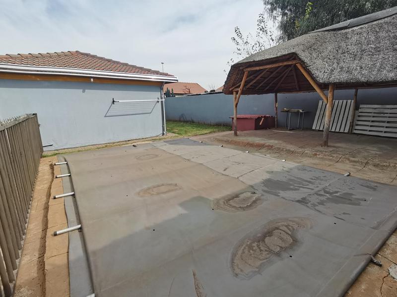 To Let 4 Bedroom Property for Rent in Vosloorus Ext 25 Gauteng