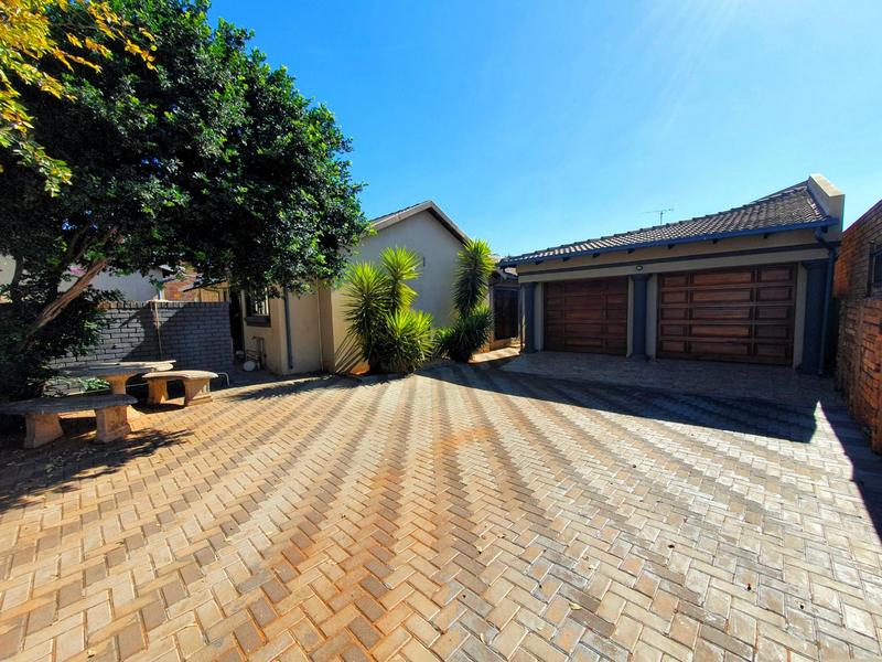 4 Bedroom Property for Sale in Dorandia Gauteng