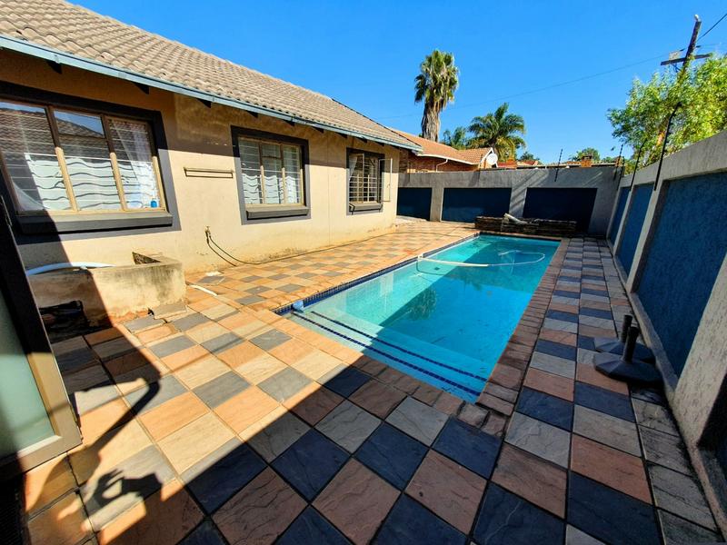 4 Bedroom Property for Sale in Dorandia Gauteng