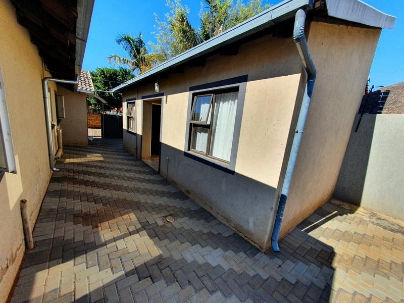 4 Bedroom Property for Sale in Dorandia Gauteng