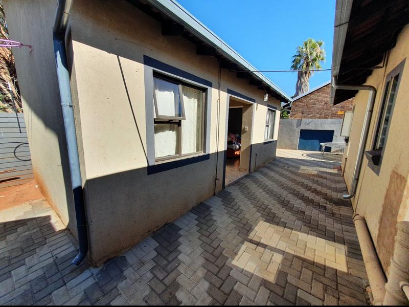 4 Bedroom Property for Sale in Dorandia Gauteng