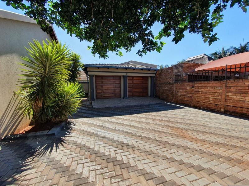 4 Bedroom Property for Sale in Dorandia Gauteng