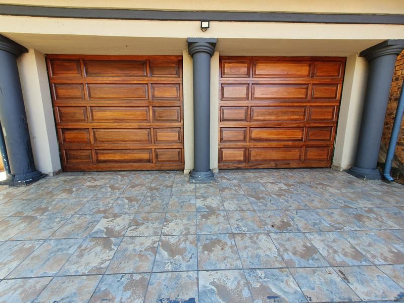 4 Bedroom Property for Sale in Dorandia Gauteng