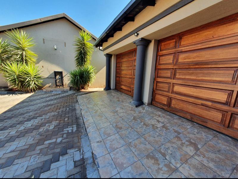 4 Bedroom Property for Sale in Dorandia Gauteng