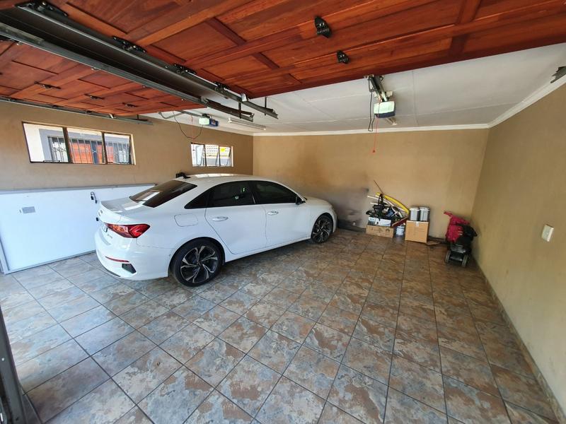 4 Bedroom Property for Sale in Dorandia Gauteng