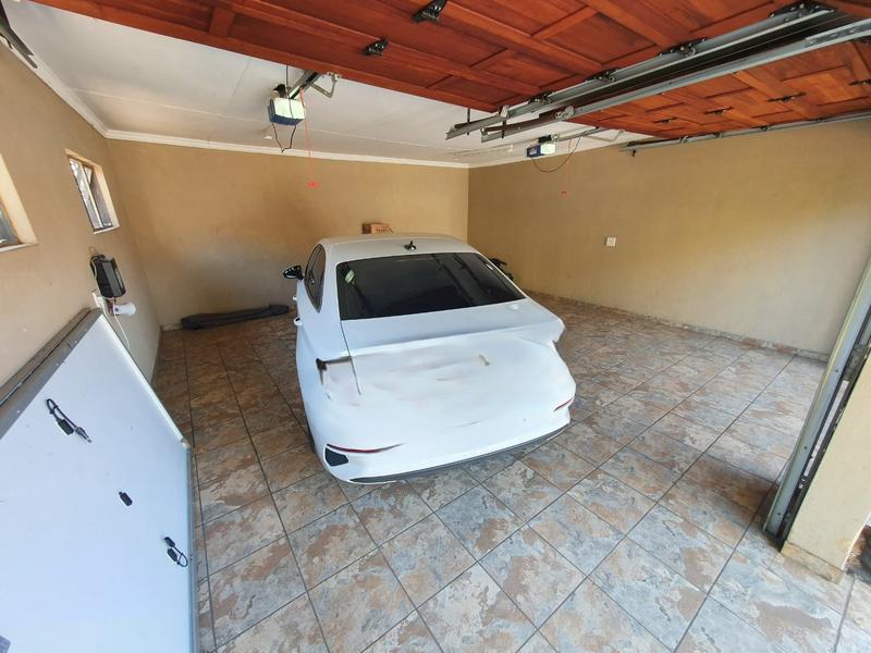 4 Bedroom Property for Sale in Dorandia Gauteng