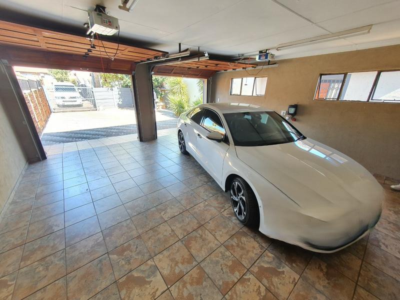4 Bedroom Property for Sale in Dorandia Gauteng