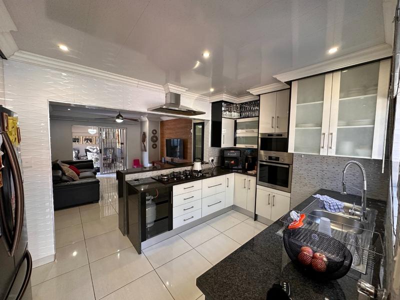 4 Bedroom Property for Sale in Dorandia Gauteng