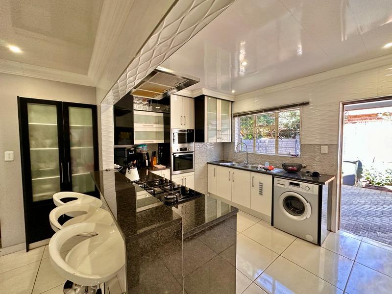 4 Bedroom Property for Sale in Dorandia Gauteng