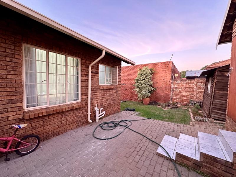 3 Bedroom Property for Sale in Florauna Gauteng