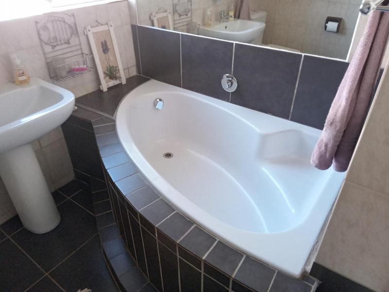 3 Bedroom Property for Sale in Buurendal Gauteng