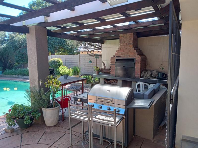 3 Bedroom Property for Sale in Buurendal Gauteng