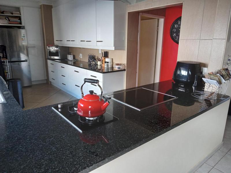 3 Bedroom Property for Sale in Buurendal Gauteng