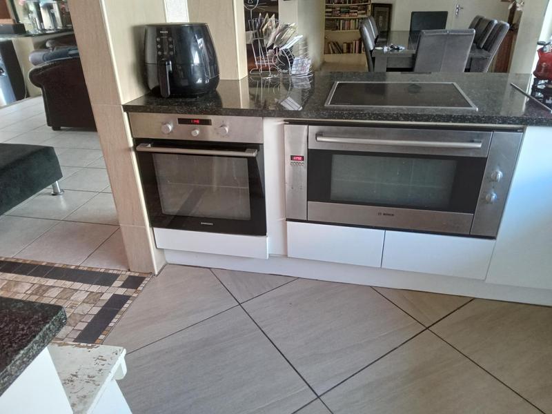 3 Bedroom Property for Sale in Buurendal Gauteng