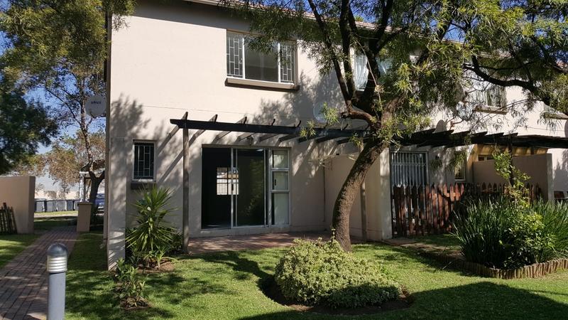 To Let 2 Bedroom Property for Rent in Greenstone Hill Gauteng
