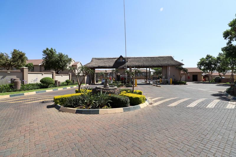 To Let 2 Bedroom Property for Rent in Greenstone Hill Gauteng