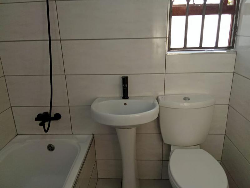 To Let 2 Bedroom Property for Rent in Vorna Valley Gauteng