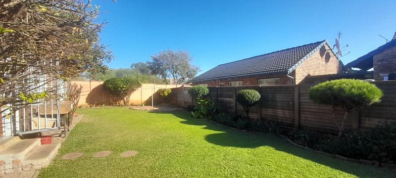 To Let 3 Bedroom Property for Rent in Rooihuiskraal North Gauteng