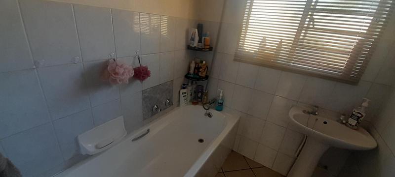 To Let 3 Bedroom Property for Rent in Rooihuiskraal North Gauteng