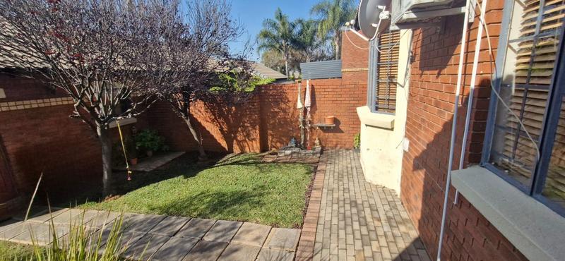 2 Bedroom Property for Sale in Monavoni Gauteng