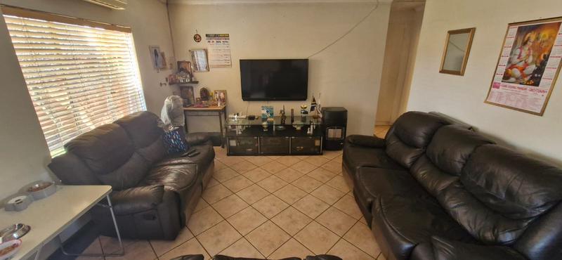 2 Bedroom Property for Sale in Monavoni Gauteng