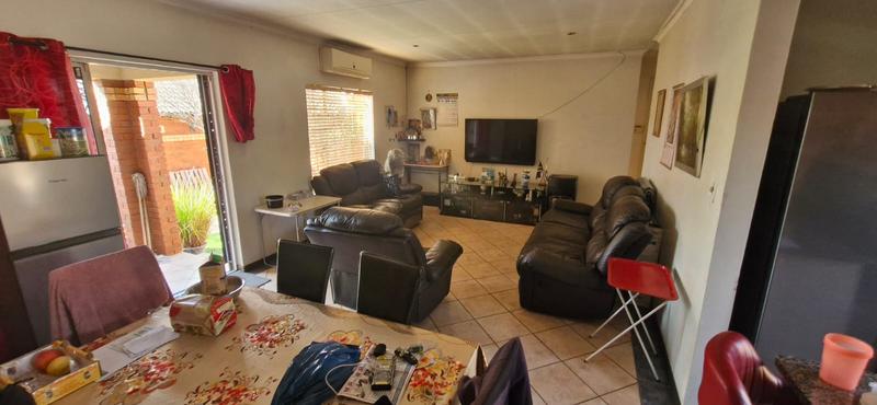 2 Bedroom Property for Sale in Monavoni Gauteng