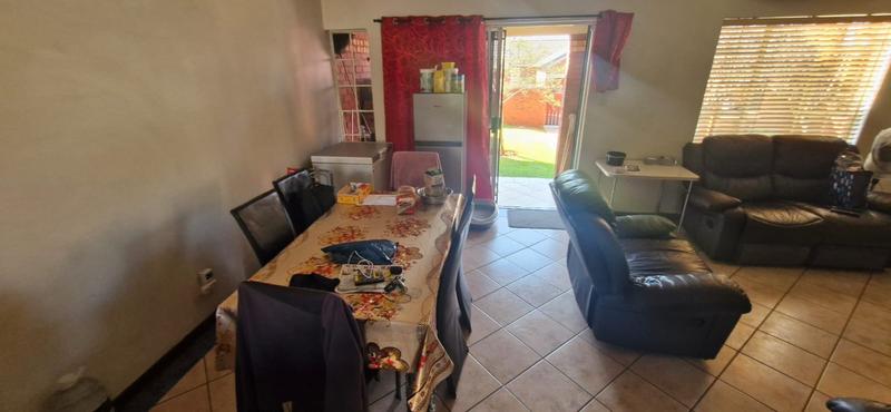 2 Bedroom Property for Sale in Monavoni Gauteng