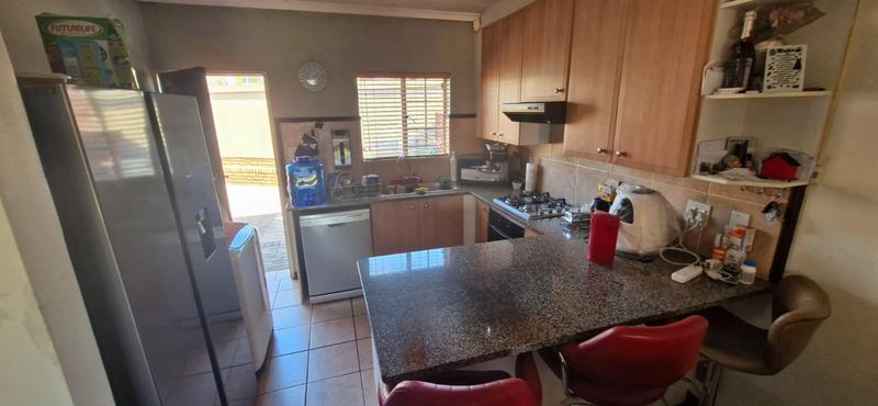 2 Bedroom Property for Sale in Monavoni Gauteng