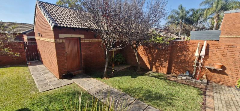 2 Bedroom Property for Sale in Monavoni Gauteng