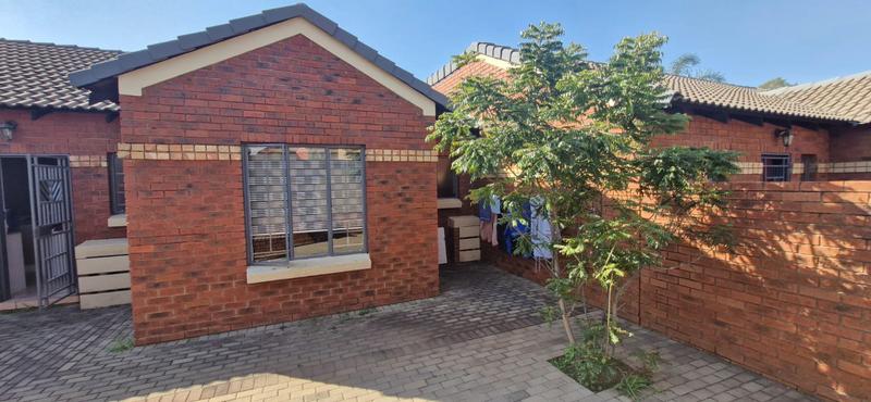 2 Bedroom Property for Sale in Monavoni Gauteng