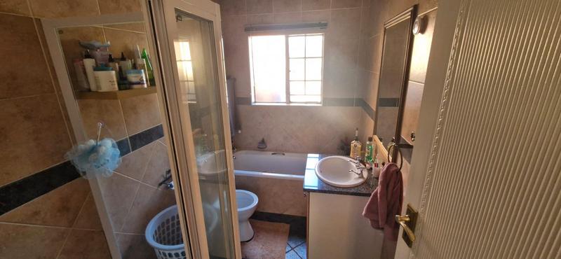 2 Bedroom Property for Sale in Monavoni Gauteng