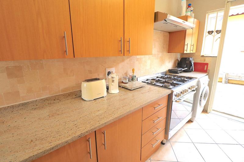 To Let 3 Bedroom Property for Rent in Fairland Gauteng