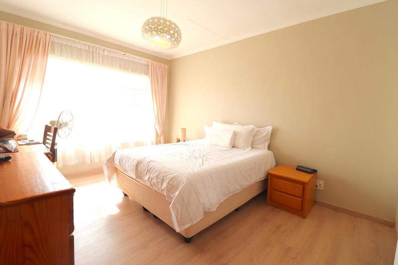To Let 3 Bedroom Property for Rent in Fairland Gauteng