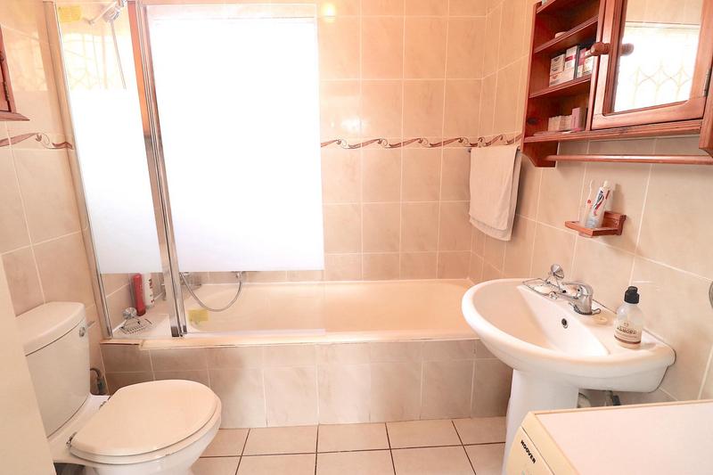 To Let 3 Bedroom Property for Rent in Fairland Gauteng